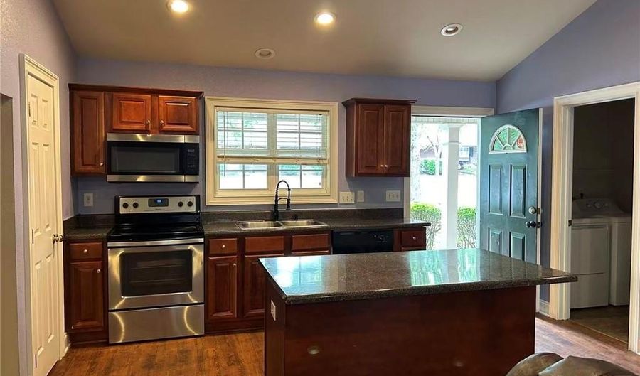 802 LONGLEAF Dr W 53, Auburn, AL 36832 - 4 Beds, 4 Bath