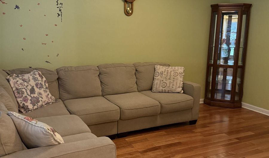 9347 CHATHAM, Allen Park, MI 48101 - 5 Beds, 3 Bath