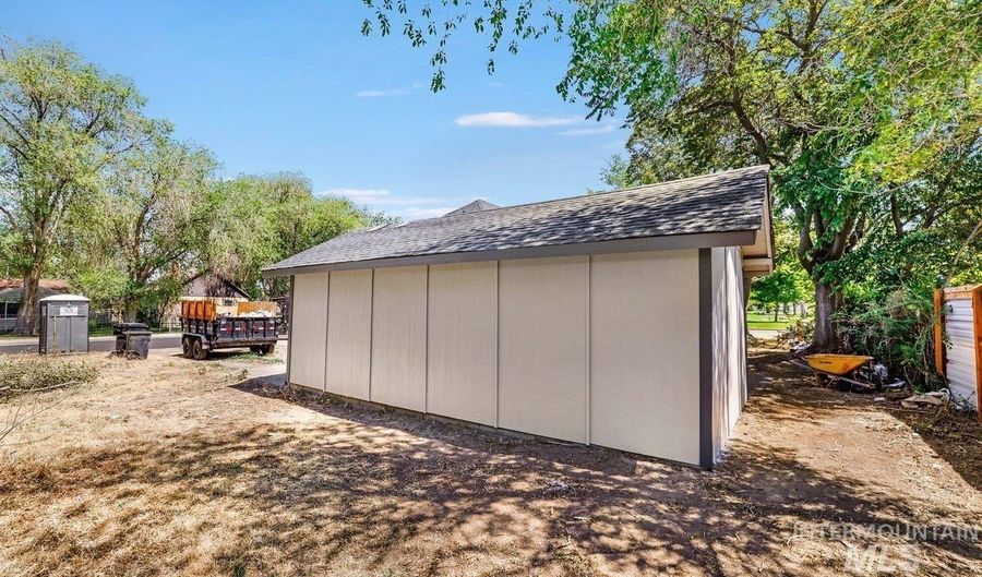 700 Poplar Ave, Buhl, ID 83316 - 2 Beds, 2 Bath