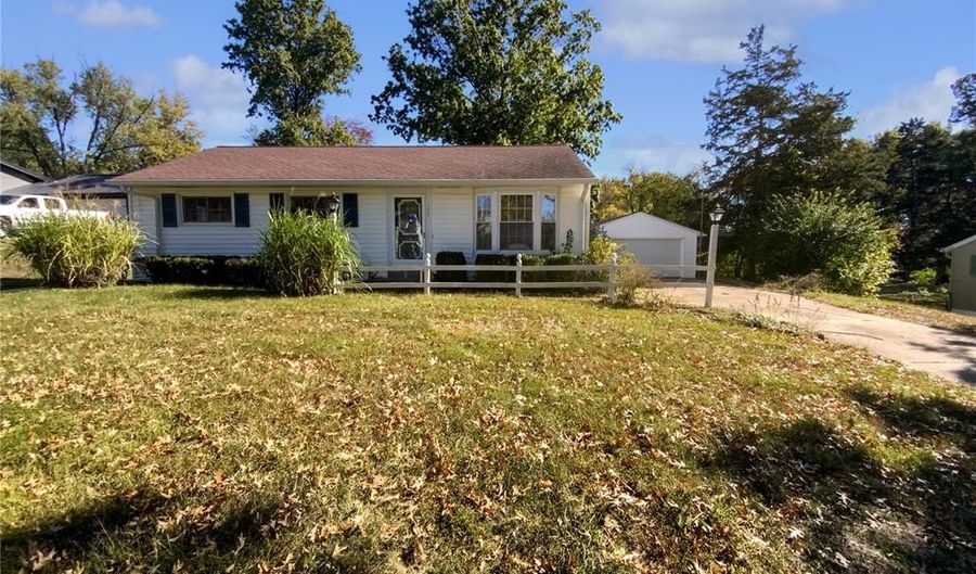 120 Birchwood Dr, Ballwin, MO 63011 - 3 Beds, 2 Bath