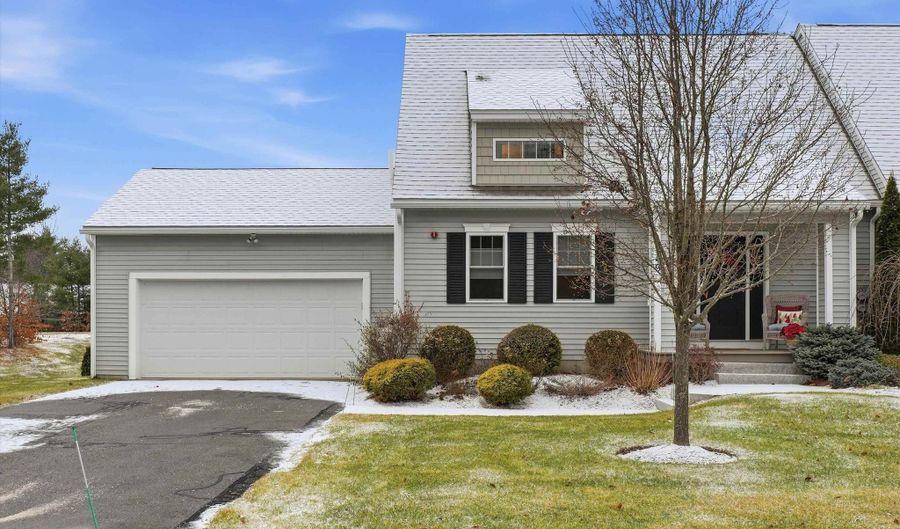 249 Villager Rd, Chester, NH 03036 - 2 Beds, 3 Bath