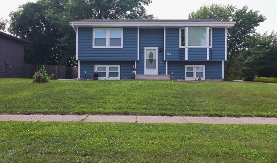 204 25th Ave SW, Altoona, IA 50009 - 4 Beds, 4 Bath
