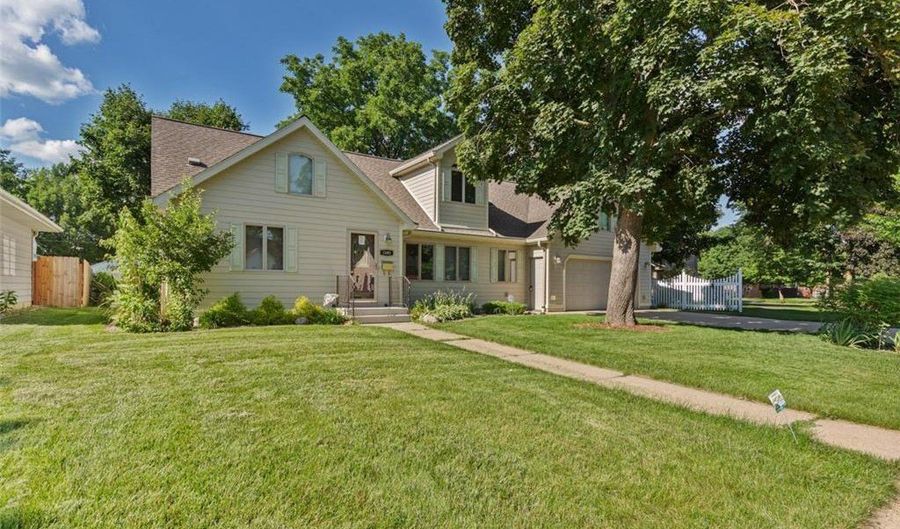 1502 4th Ave SW, Austin, MN 55912 - 4 Beds, 2 Bath