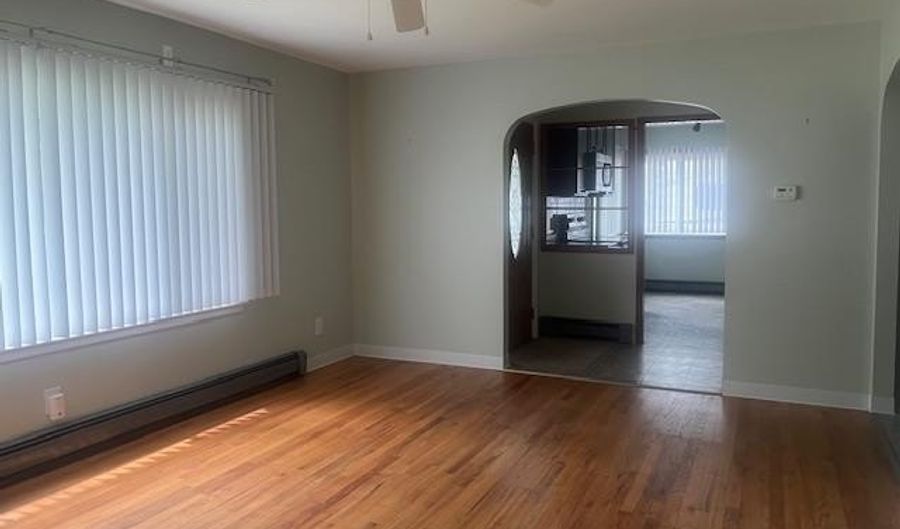 924 GOLFVIEW, Algonac, MI 48001 - 2 Beds, 1 Bath