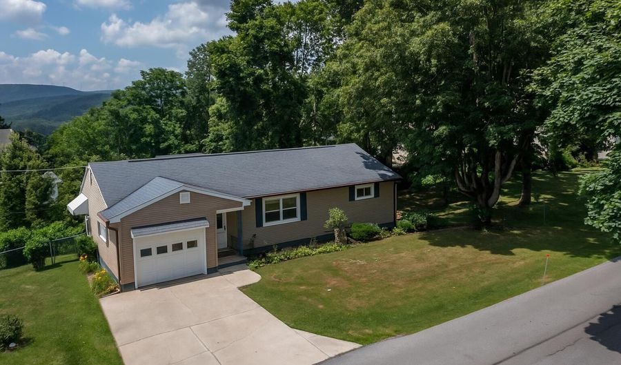 4916 5th Ave, Altoona, PA 16602 - 2 Beds, 2 Bath