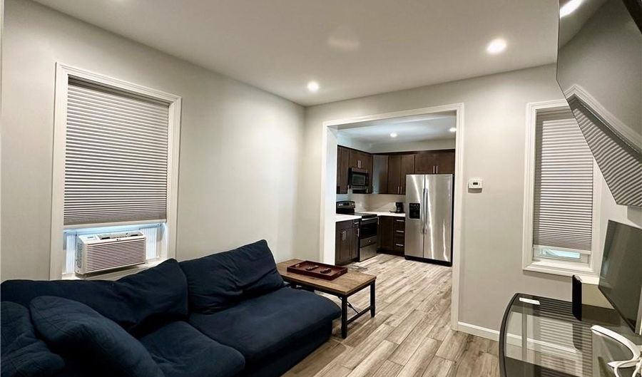 29 Ann St 1, Newport, RI 02840 - 2 Beds, 1 Bath