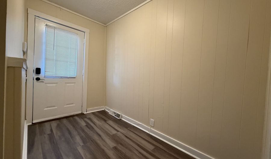 37-41 Jackson Ave, Bridgeport, CT 06606 - 3 Beds, 1 Bath