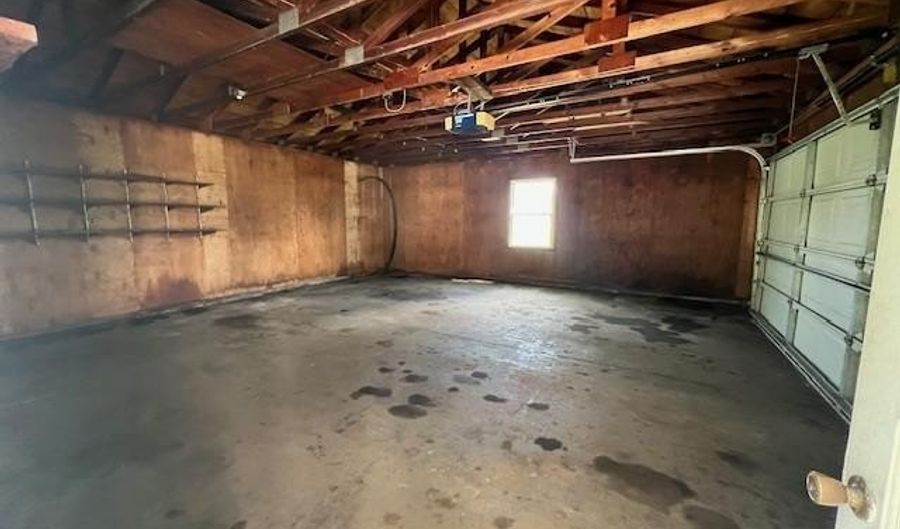 1010 W Vly, Adrian, MI 49221 - 3 Beds, 2 Bath