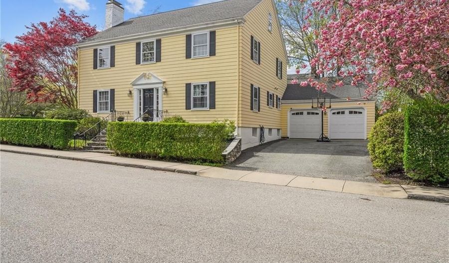 60 Ayrault St, Newport, RI 02840 - 4 Beds, 3 Bath