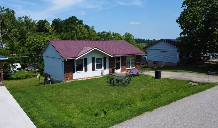 8123 Ray Dr, Ashland, KY 41102 - 3 Beds, 1 Bath