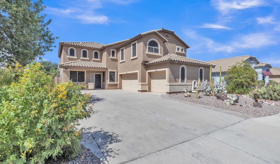4484 E RUNAWAY BAY Dr, Chandler, AZ 85249 - 5 Beds, 3 Bath