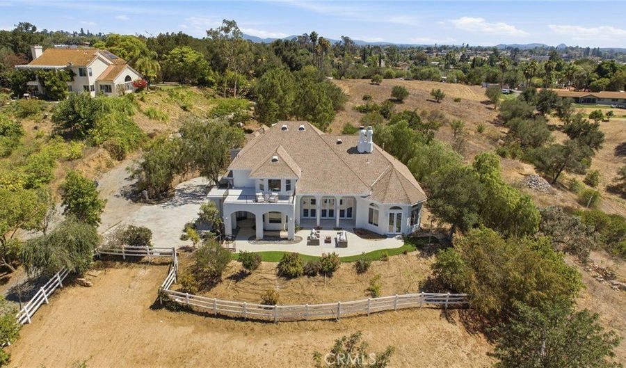 1094 Hillcrest View Ln, Fallbrook, CA 92028 - 4 Beds, 4 Bath