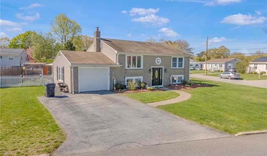 1 Pinehurst Rd, East Providence, RI 02915 - 3 Beds, 2 Bath