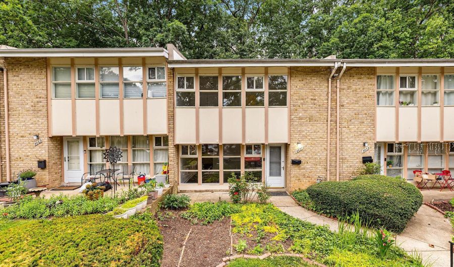 4471 FOREST GLEN Ct, Annandale, VA 22003 - 3 Beds, 2 Bath