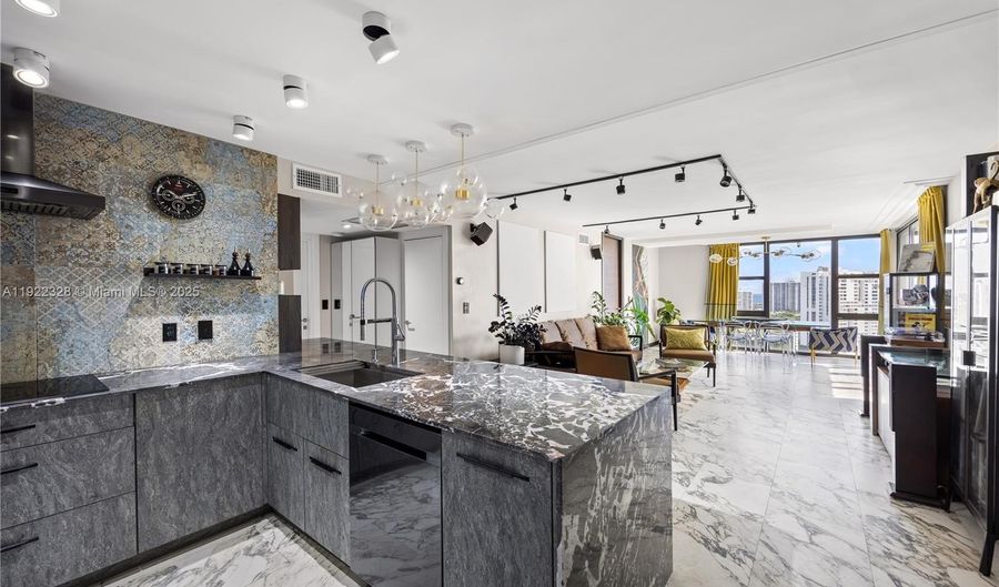 20379 W Country Club Dr 2333, Aventura, FL 33180 - 2 Beds, 2 Bath