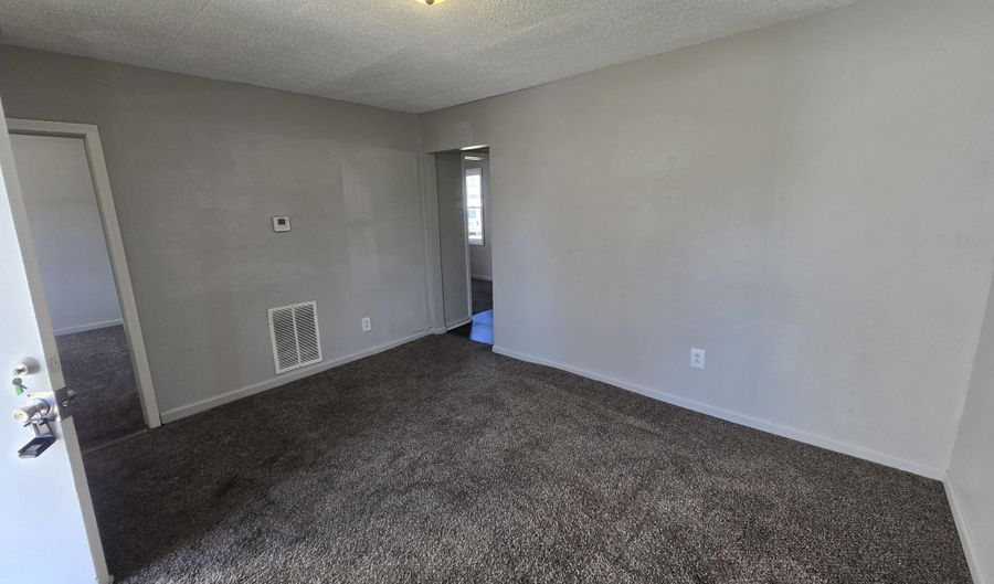 213 W College St, Aurora, MO 65605 - 2 Beds, 1 Bath
