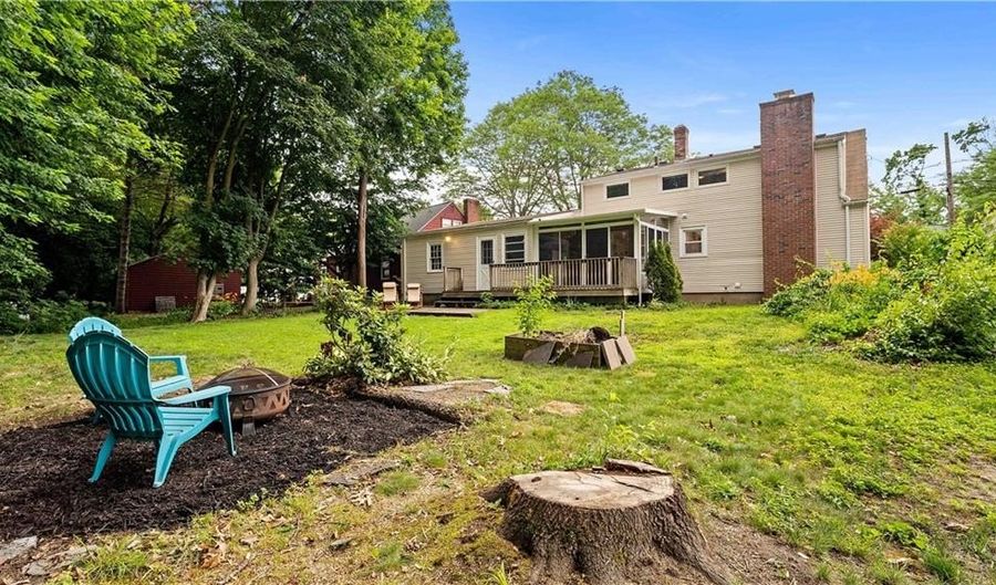 74 Algonquin Rd, East Providence, RI 02916 - 2 Beds, 2 Bath