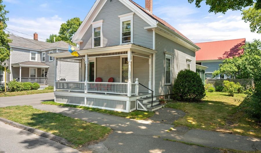 89 Parkview Ave, Bangor, ME 04401 - 3 Beds, 2 Bath