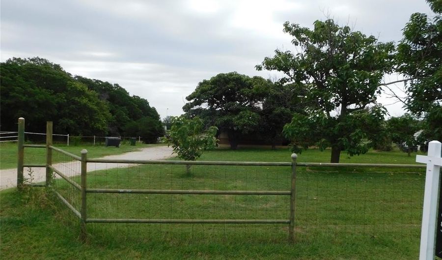 182 Finneyoaks Ln, Weatherford, TX 76085 - 3 Beds, 2 Bath