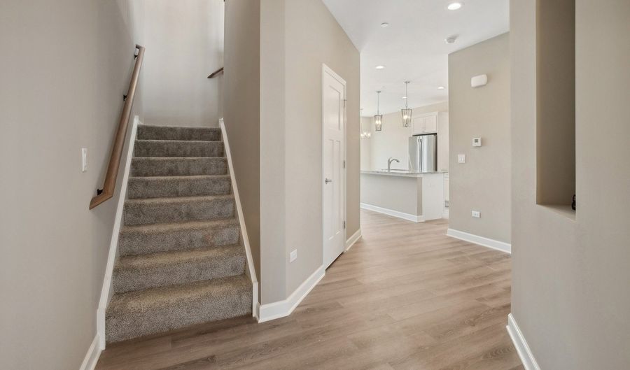 381 Masters Dr, Addison, IL 60101 - 2 Beds, 3 Bath