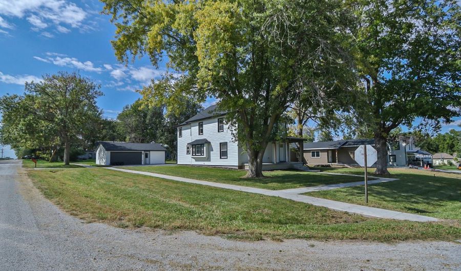 105 Washington St, Alvo, NE 68304 - 4 Beds, 4 Bath