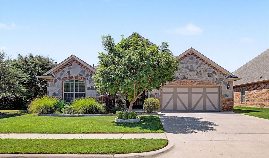 636 Yucca Ct, Aledo, TX 76008 - 4 Beds, 3 Bath