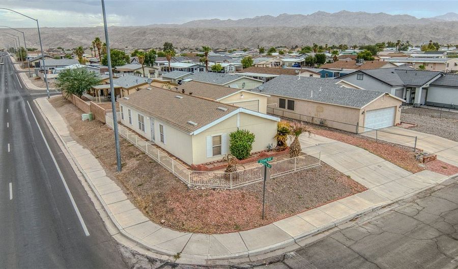1745 Lynn Dr, Bullhead City, AZ 86442 - 3 Beds, 2 Bath