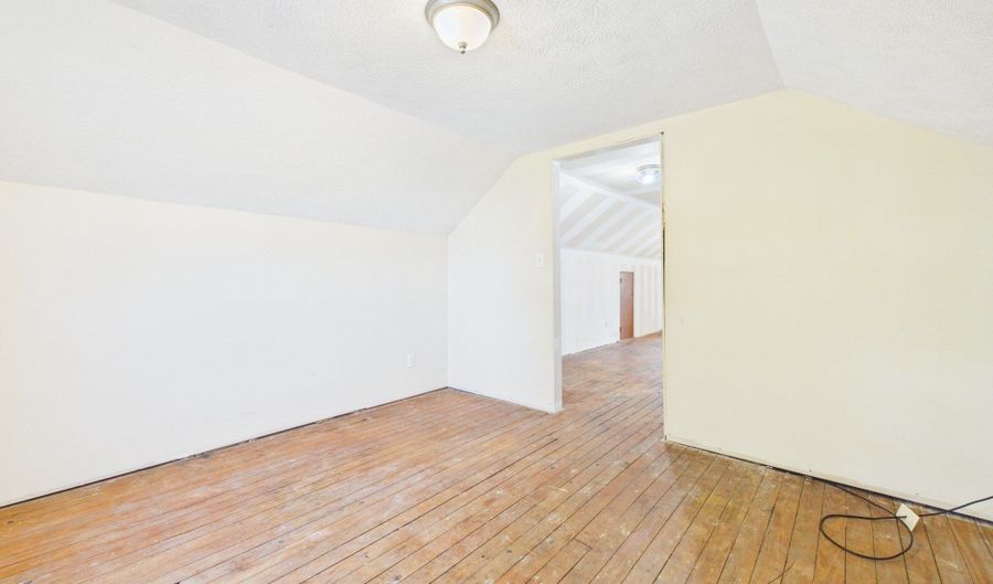 1715 E 800 N, Alexandria, IN 46001 - 2 Beds, 2 Bath