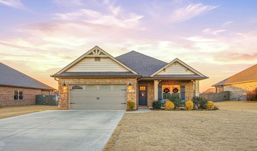 22632 Big Oak Dr, Athens, AL 35613 - 3 Beds, 3 Bath