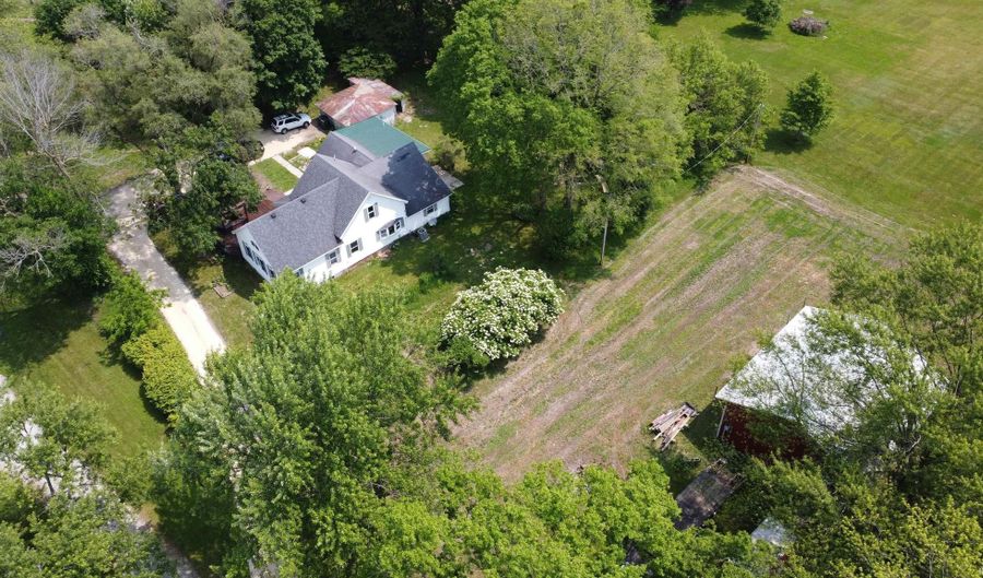 1020 E State St, Albany, IN 47320 - 3 Beds, 2 Bath