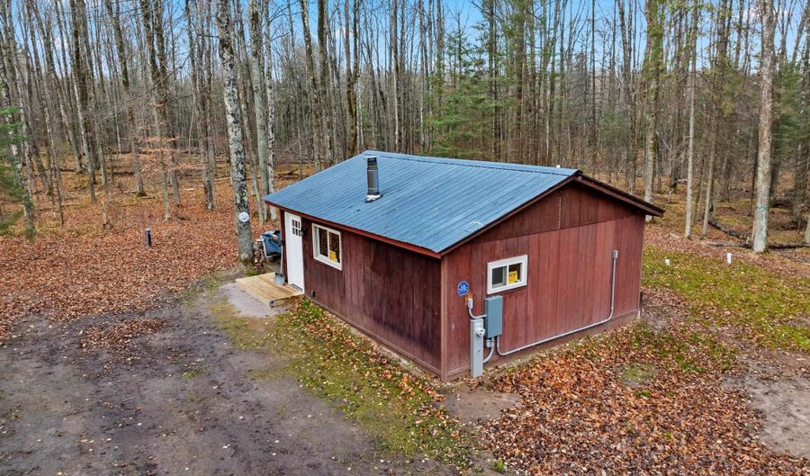 W5065 BEAR PAW Road, Amberg, WI 54102 - 1 Beds, 1 Bath