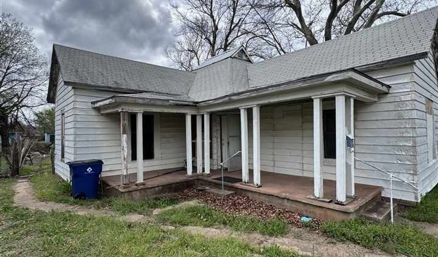 108 W Kentucky Ave, Anadarko, OK 73005 - 2 Beds, 1 Bath