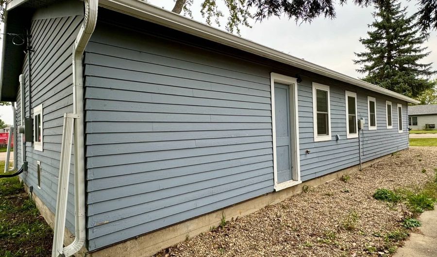 203 12th Ave, Britton, SD 57430 - 2 Beds, 1 Bath