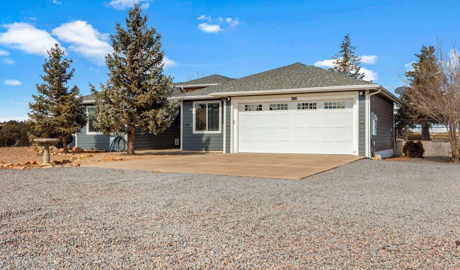 5012 Hollyhock St, Clay Springs, AZ 85923 - 3 Beds, 4 Bath