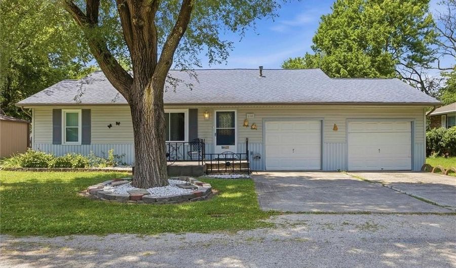 818 N Houston St, Adrian, MO 64720 - 3 Beds, 2 Bath