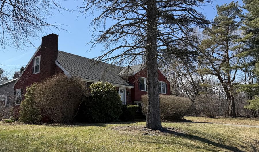 123 Fifteenth St, Bangor, ME 04401 - 3 Beds, 3 Bath