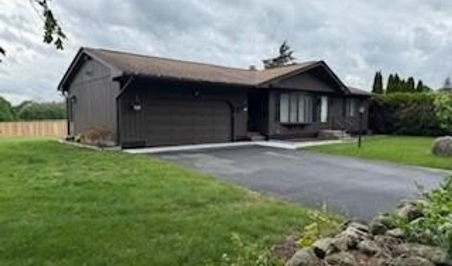 446 Angell Rd, North Providence, RI 02904 - 2 Beds, 2 Bath