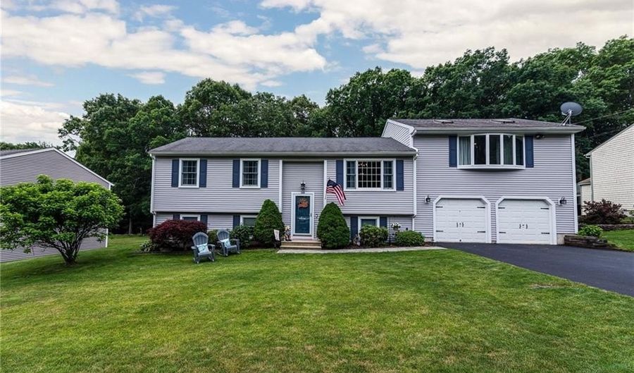 180 Mesa Dr, North Kingstown, RI 02852 - 3 Beds, 3 Bath