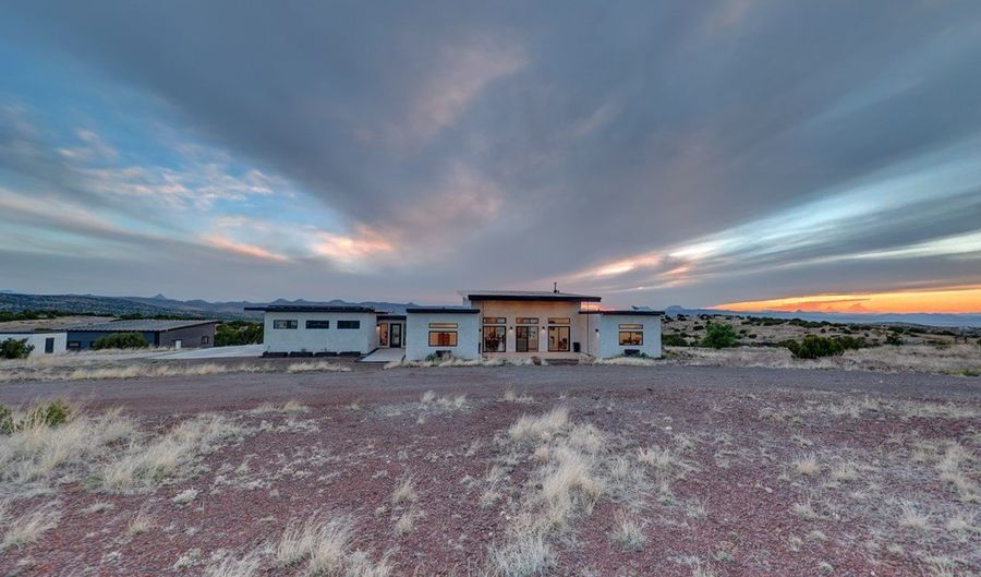 28 Scenic Ridge Dr S, Alpine, TX 79830 - 3 Beds, 3 Bath