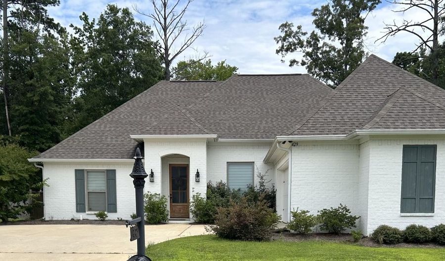 429 Brazos Dr, Brandon, MS 39047 - 4 Beds, 3 Bath