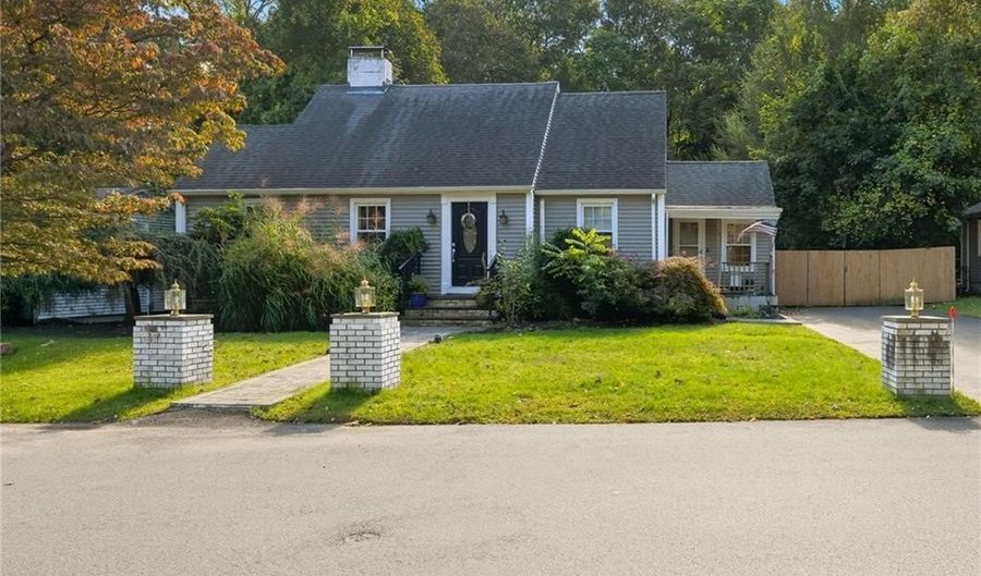 53 School St, Johnston, RI 02919 - 3 Beds, 2 Bath