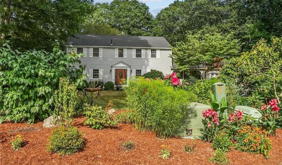 105 LYNN Cir, East Greenwich, RI 02818 - 4 Beds, 4 Bath