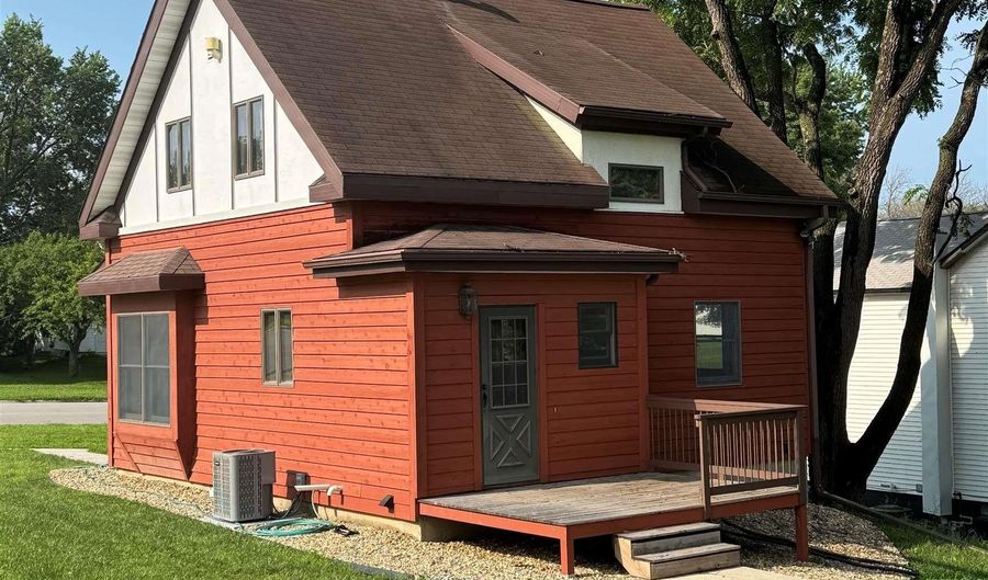302 W Call St, Algona, IA 50511 - 2 Beds, 2 Bath