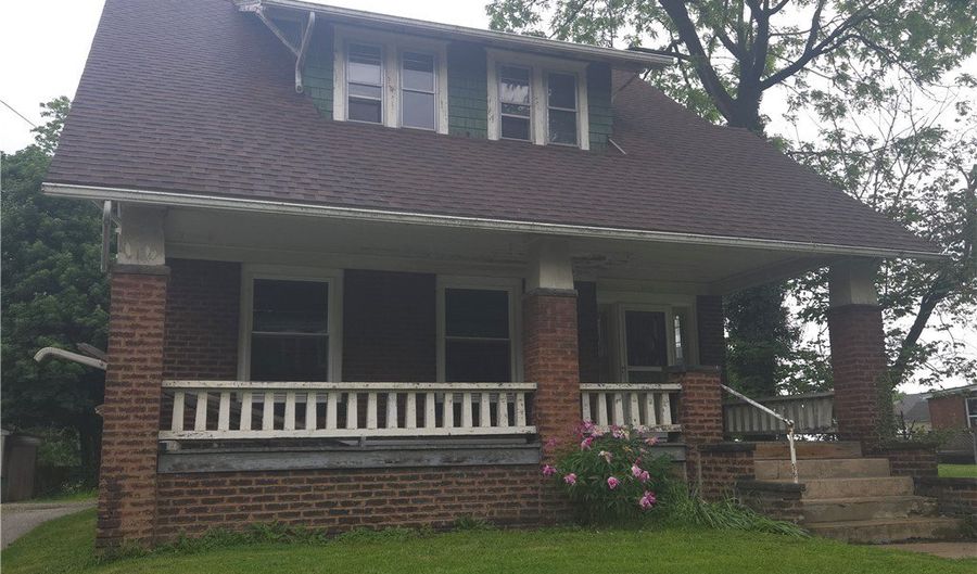 105 W Ely St, Alliance, OH 44601 - 3 Beds, 2 Bath