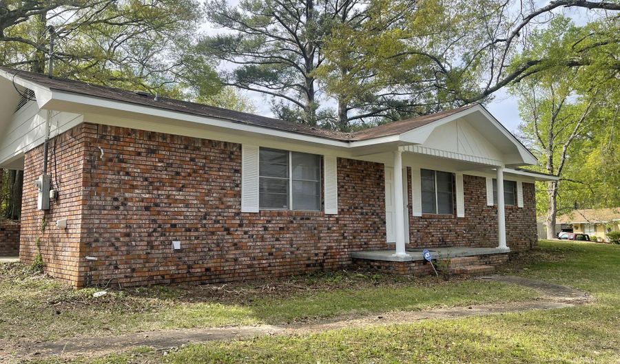6139 Old 8th St Rd, Meridian, MS 39307 - 3 Beds, 1 Bath