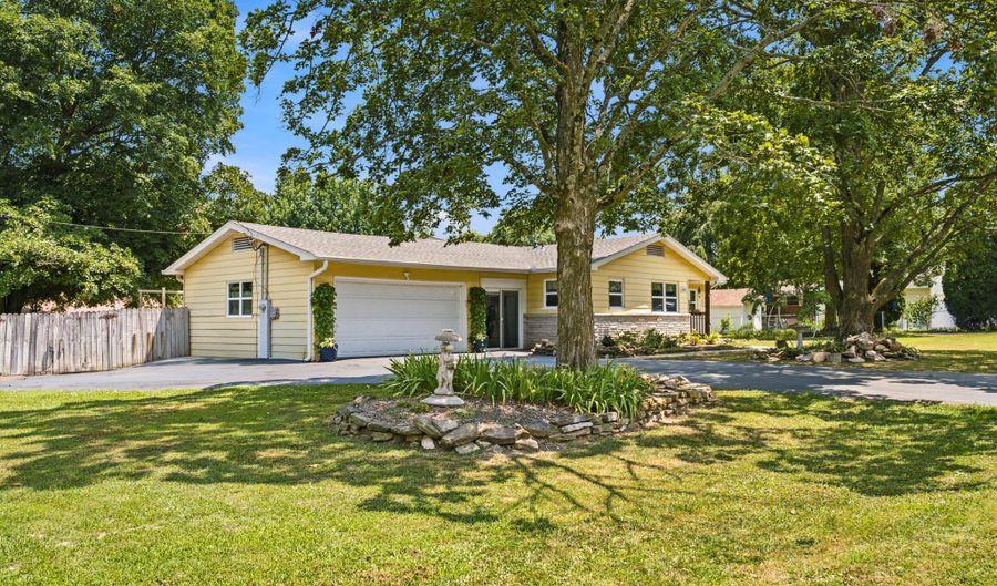 1306 Porter Ave, Aurora, MO 65605 - 3 Beds, 2 Bath