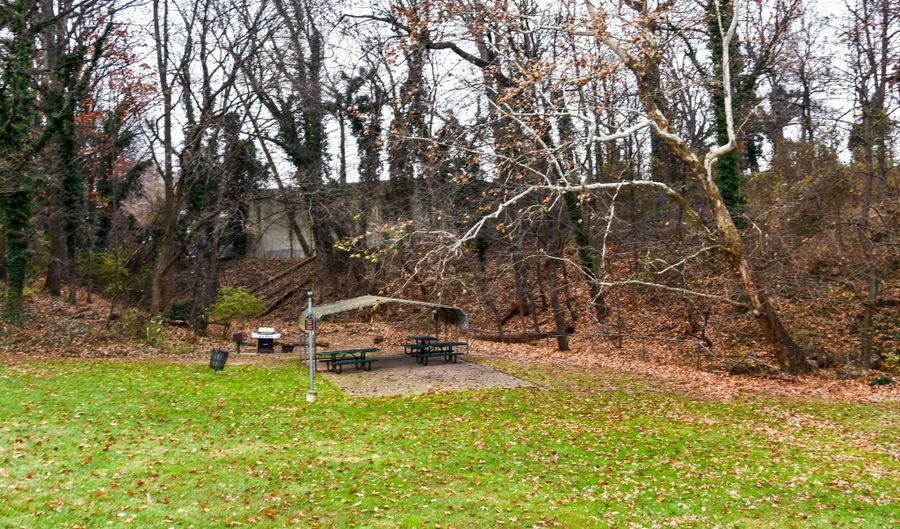 5207 NEWTON St 203, Bladensburg, MD 20710 - 3 Beds, 2 Bath