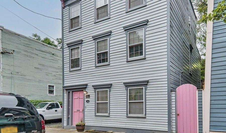 152 Jefferson St, Albany, NY 12210 - 3 Beds, 3 Bath