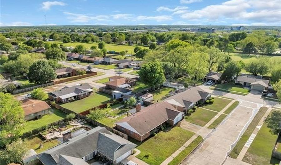 2026 11th Ave NW, Ardmore, OK 73401 - 3 Beds, 2 Bath