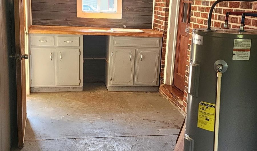 8747 Williams Bridge Rd, Avera, GA 30803 - 2 Beds, 1 Bath